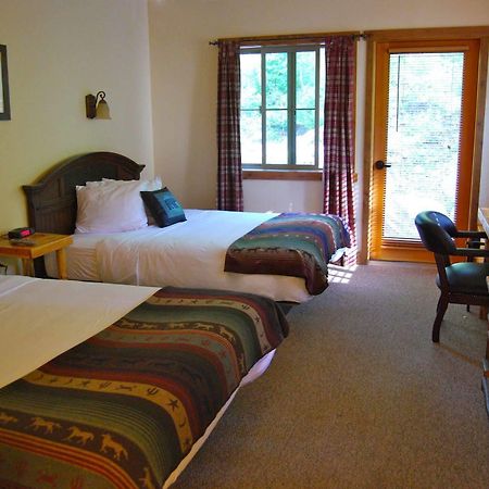 Glacier Guides Lodge ウェスト・グレイシャー エクステリア 写真